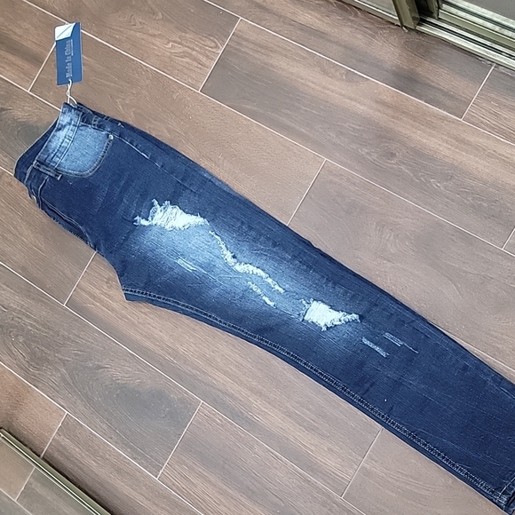New Fashion Distressed Jeans - Picture 2 of 7